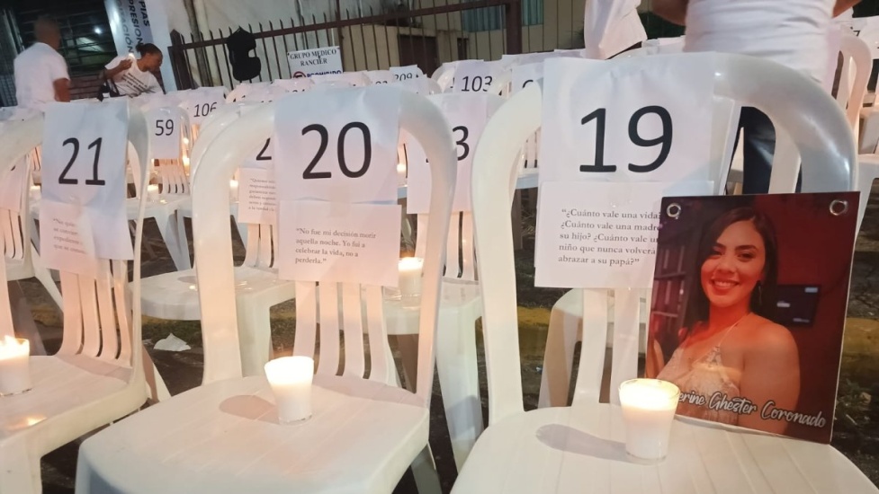 Movimiento Jet Set realizó una vigilia frente al Palacio de Justicia en memoria de las víctimas de la tragedia ocurrida el 8 de abril de 2025,