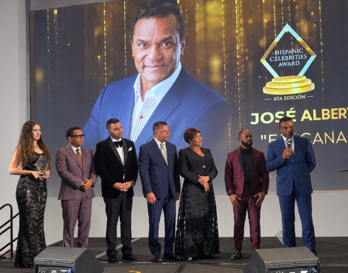 José Alberto “El Canario” recibe el máximo galardón de los Hispanic Celebrities Awards por sus 50 años de trayectoria