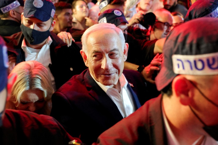 Israelíes esperan resultados definitivos tras una votación que supuso un giro contra Netanyahu