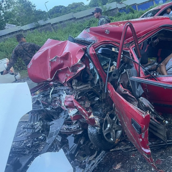 Al menos cinco muertos en choque entre dos vehículos en la Circunvalación de Santo Domingo; identifican tres de los fallecidos